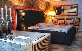 Jacuzzi-Wenge Studio&Spa